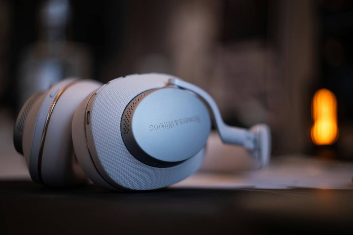 10 Must-Listen Trending Audio Series That Are Redefining Podcast Culture in 2024