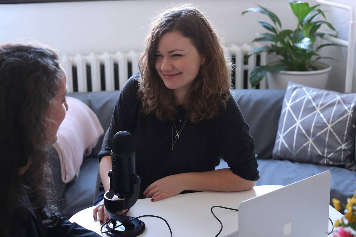 Bar chart showing 62% of podcast listeners cite host quality as main reason for continued listening, per Edison Research 2023